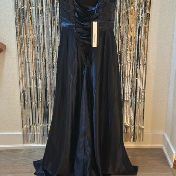 NWT Blue floor length satin ball gown with pockets corset back pad bra size 16 - Picture 2 of 5